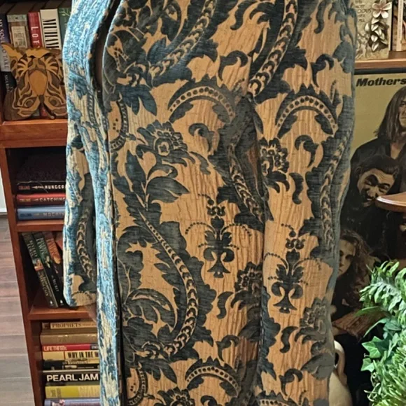 Italian Brocade Coat with matching Handbag - Picture 2 of 15